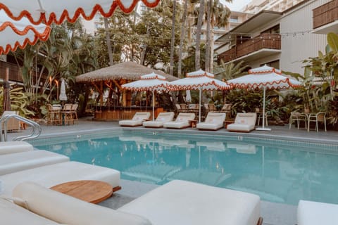 Property building, Swimming pool, sunbed