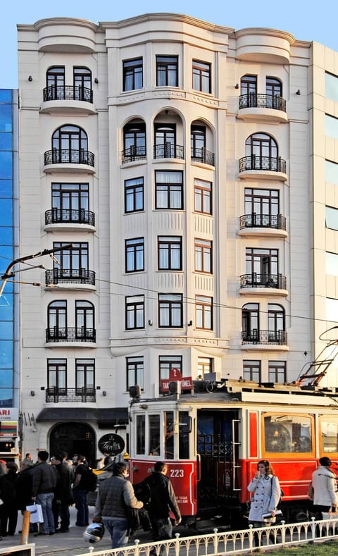 Facade/entrance