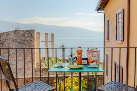 Ex dimora di Lawrence Apartment in Gargnano