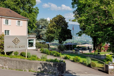 Property building, Day, Garden, Garden view