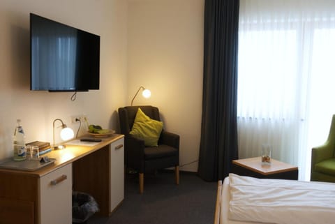 Photo of the whole room, Seating area