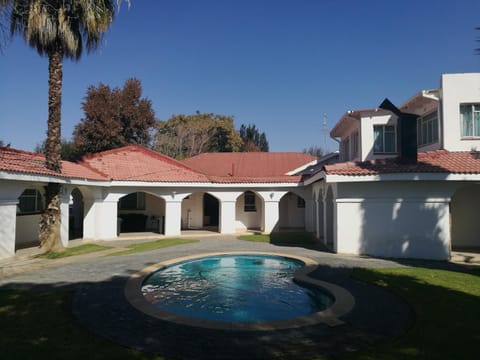 Garden, Swimming pool