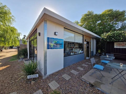 Property building, Day, Lobby or reception, Breakfast