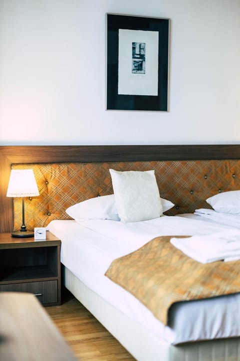Bed, Other, Photo of the whole room, Decorative detail, Bedroom, On site