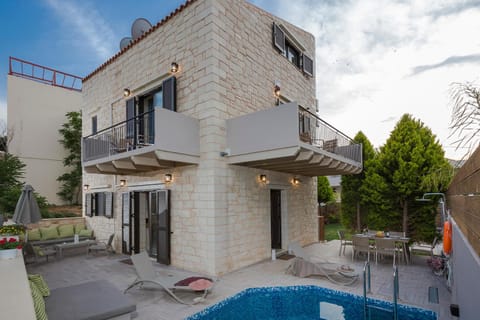 Property building, Facade/entrance, Bird's eye view