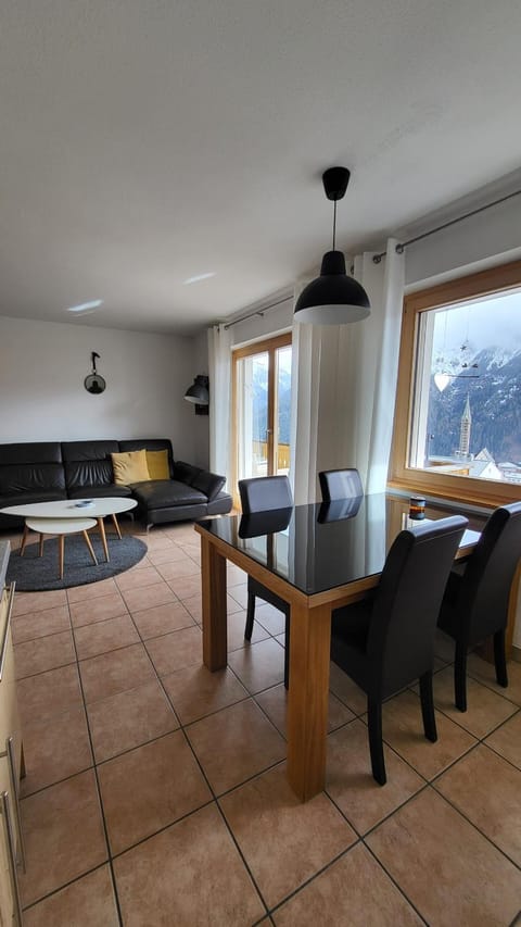 Natural landscape, Living room, Seating area, Dining area, Mountain view