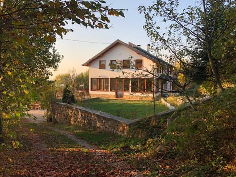 Property building, Spring, Day, Natural landscape, Garden, Garden view