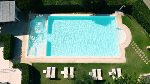 Solarium, Pool view, Swimming pool, sunbed