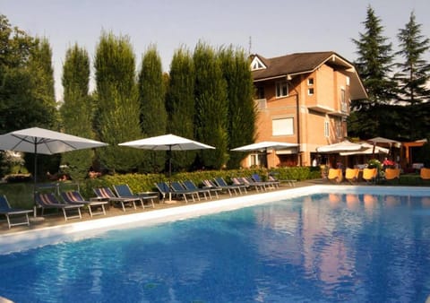 Property building, Pool view