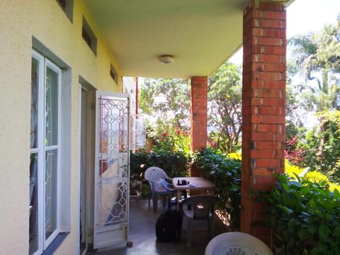 Restaurant/places to eat, Lounge or bar