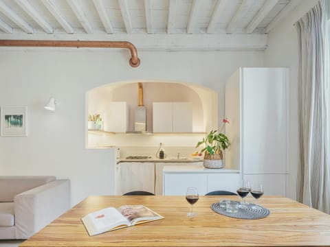 Kitchen or kitchenette, Living room, Seating area, Dining area, Lunch