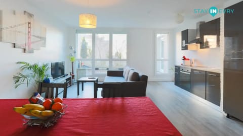 Property logo or sign, Kitchen or kitchenette, Living room, Seating area, Dining area, Area and facilities