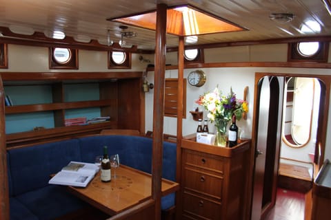 Communal lounge/ TV room, Bed, Coffee/tea facilities, Living room, Decorative detail, Dining area, Drinks