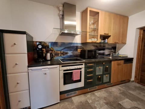 Coffee/tea facilities, Kitchen or kitchenette, dishwasher, microwave, oven, stove, kitchen