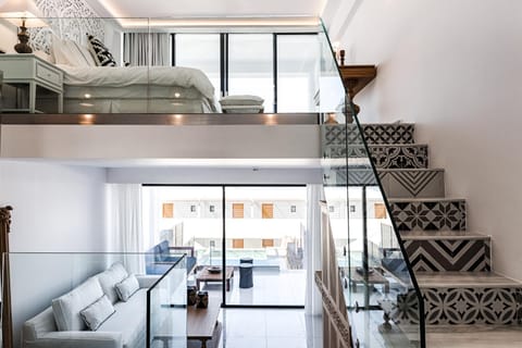 Bed, TV and multimedia, Balcony/Terrace, Living room, Other, Photo of the whole room, Decorative detail, Seating area, Bedroom, Area and facilities, Swimming pool