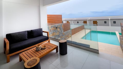 Balcony/Terrace, Pool view, Swimming pool