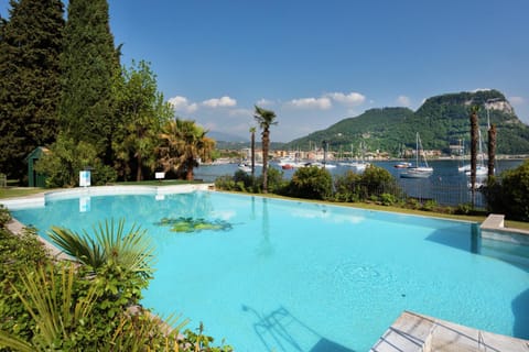 Garden, Swimming pool