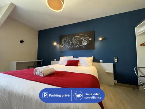 Photo of the whole room, Bedroom, Parking