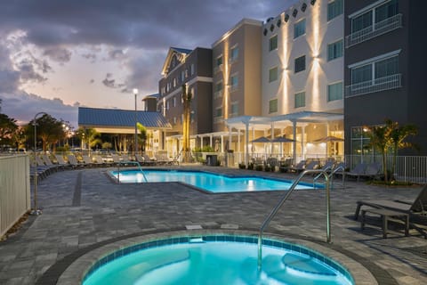 Swimming pool