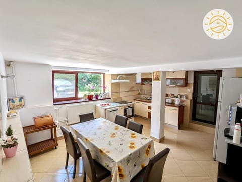 Kitchen or kitchenette, Seating area, Dining area, dishwasher, stove