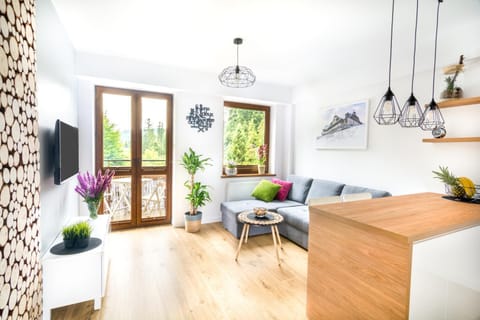 TV and multimedia, Kitchen or kitchenette, Living room, Seating area, Dining area