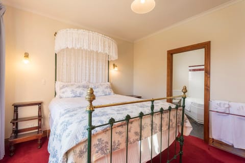 Killynaught Spa Cottages Country House in Tasmania