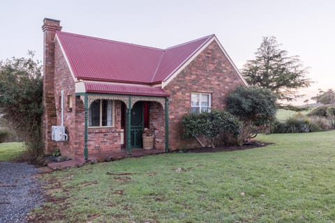 Killynaught Spa Cottages Country House in Tasmania