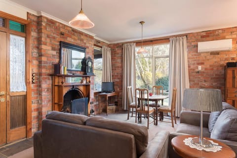 Killynaught Spa Cottages Country House in Tasmania