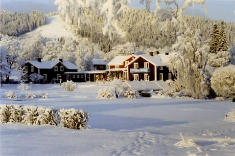 Property building, Natural landscape, Mountain view