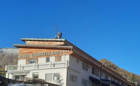 Property building, Day, Mountain view