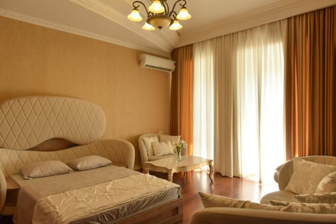 Bed, Photo of the whole room, Bedroom, air conditioner