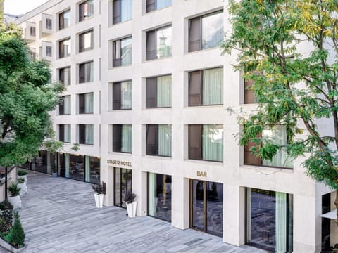 Patio, Facade/entrance