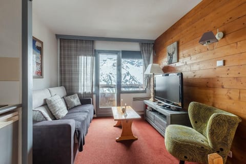 Bed, TV and multimedia, Living room