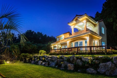Property building, Facade/entrance, Night