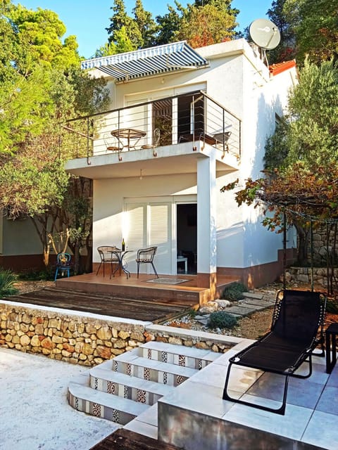 Property building, Facade/entrance, Area and facilities