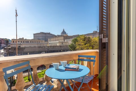 Balcony/Terrace, City view, Street view