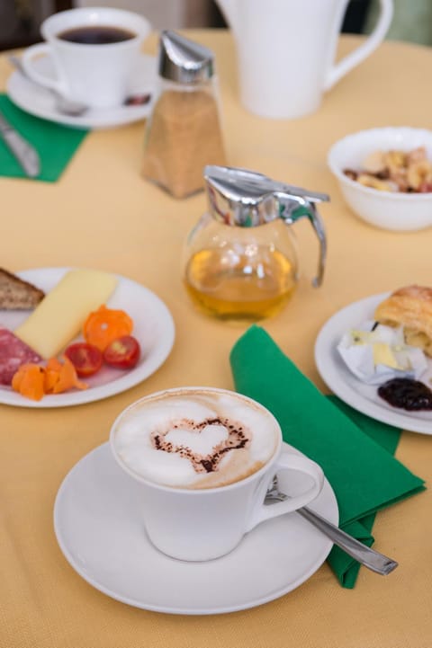 Breakfast, Buffet breakfast