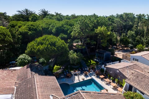 Property building, Day, Natural landscape, Pool view, Swimming pool, sunbed