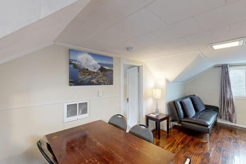 Dolphin 2 House in Rockaway Beach