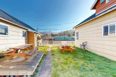Dolphin 2 House in Rockaway Beach