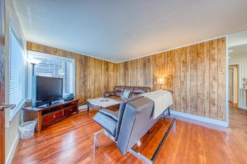 Dolphin 1 House in Rockaway Beach