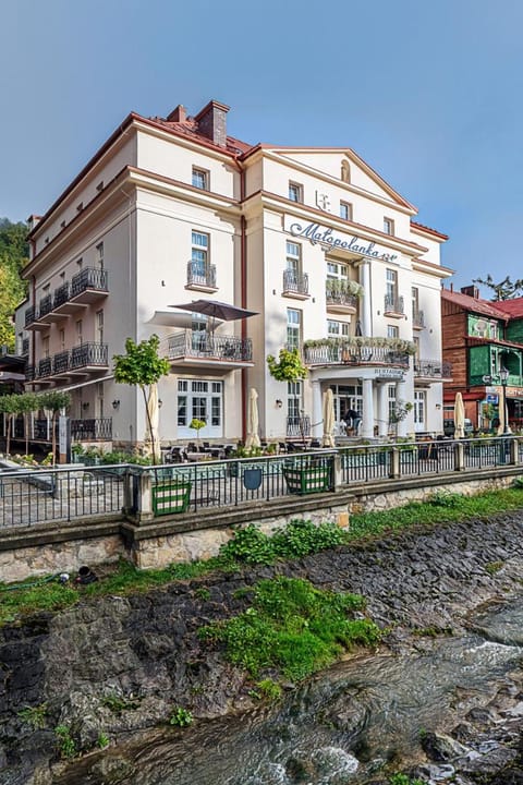 Property building, Facade/entrance