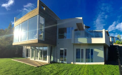 Facade/entrance, Garden