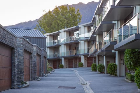 Property building, Facade/entrance, Neighbourhood