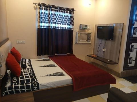 Bed, TV and multimedia, Photo of the whole room, Bedroom, air conditioner