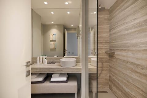 Shower, Toilet, Bathroom, towels