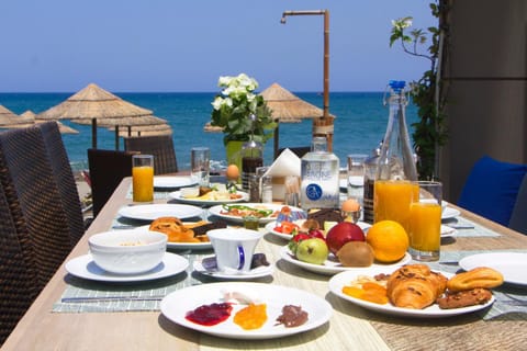 Restaurant/places to eat, Restaurant/places to eat, Beach, Sea view, Breakfast, Buffet breakfast, American breakfast, Drinks