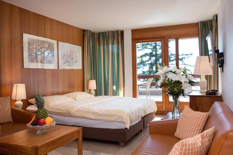 Bed, Photo of the whole room, Mountain view