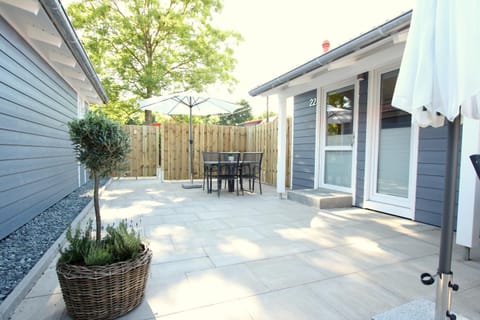 Patio, Facade/entrance, Day