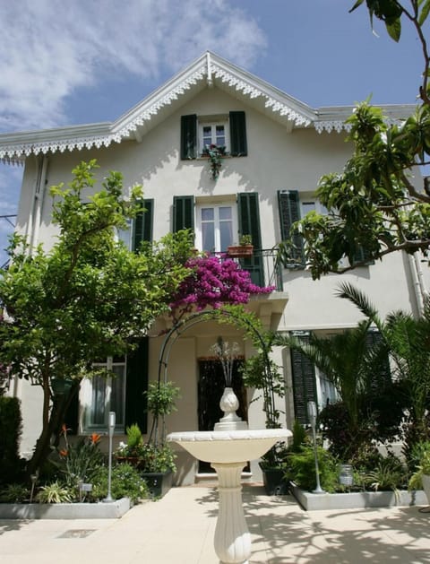 Property building, Day